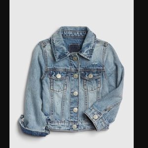 NWT Baby 👶🏼 gap distressed denim jacket. So cute